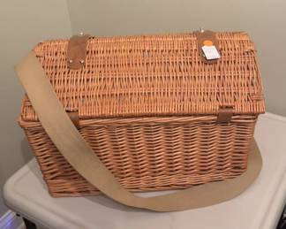 Wicker picnic basket