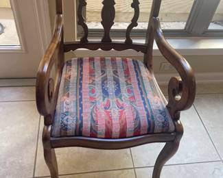 SINGLE CHAIR