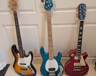 Electric Guitars, Fender Jazz Bass, Epiphone Les Paul, Fulltone Custom Shop Full-Drive 2 Mosfet Edition