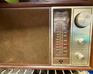 Vintage Realistic AM/FM radio