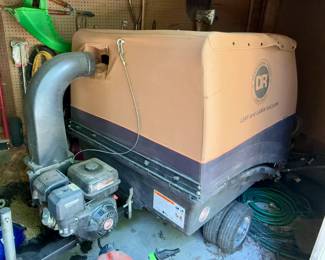 DR Leaf and Lawn Vacuum