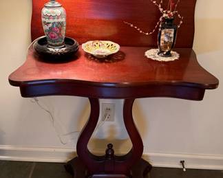 Empire style folding table