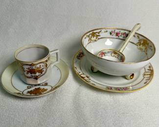 Vintage china pieces
