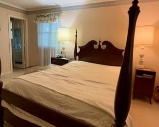 MCM king size 4-post bed
