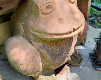 Large clay frog