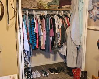 Women's clothes in great condition