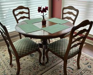 #53 Ethan Allen dinning table w 4 chair 47-77x29 with 2 leaves $200.00