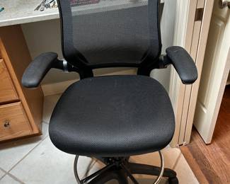 #193 Modway Office Chair - Adjustable Black w/chrome Round Bar Bottom - adj to 28" Tall $35.00