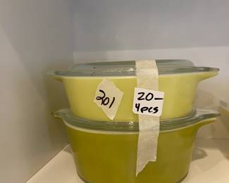 #201 set of 4 piece Pyrex casserole dishes with lid $20.00