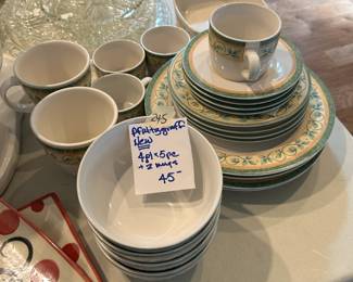 #245 Pfaltgraff new 4 place setting 5 pc and 2 mugs $45.00