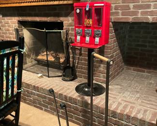 nice log rack and candy machine has keys may need a little work