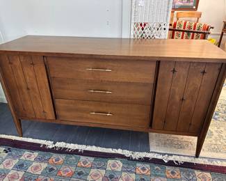 MCM Broyhill Saga Mid Century Walnut credena buffet