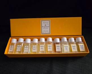 Miniature perfume set