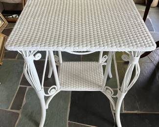Vintage wicker side/accent table.