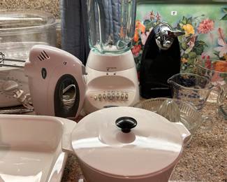 KITCHEN BLENDER AND ACCESSORIES
