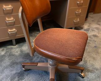 INDUSTRIAL OFFICE CHAIR, GREAT CONDITION
