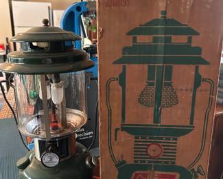 COLEMAN LANTERN, WITH BOX