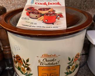 VINTAGE COUNTRY COOK CROCK POT