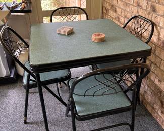 VERY NICE! VINTAGE CARD TABLE AND 4 CHAIRS