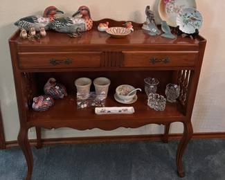 LOVELY! SMALL SIDE TABLE