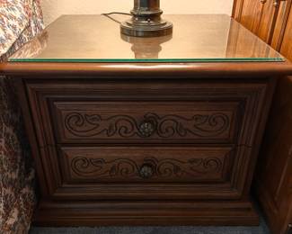 BROYHILL END TABLE, MATCHING SET
