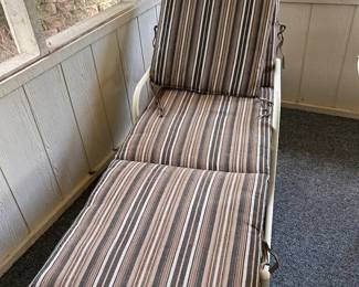LAWN LOUNGE CHAIR