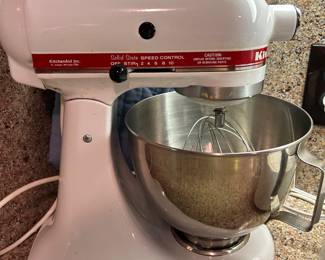 KITCHEN AID STAND MIXER