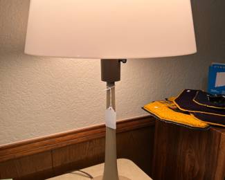 MID CENTURY MODERN LAMP WITH TULIP BASE