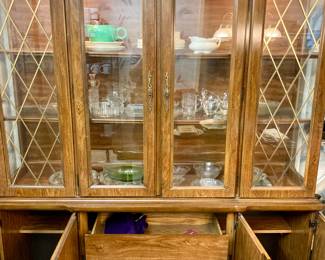 Broyhill Illuminated China Cabinet