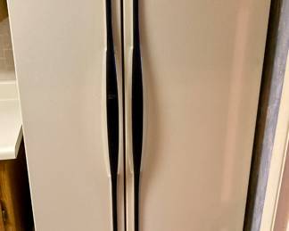 Side by Side Hot Point Refrigerator/Freezer. Running & Clean.