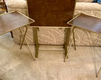 Vintage TV Trays Set Of 4 Faux Wood Grain MCM WITH rolling STAND