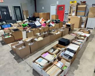 Box Lots of misc household items, Decor, Collectibles and Clothing Orlando Estate Auction