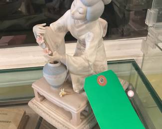 Lladro Figurine 7.5” x 4.5” x 6” $60 + tax