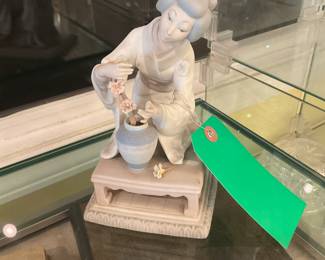 Lladro Figurine 7.5” x 4.5” x 6” $60 + tax
