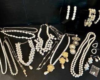 462 Bold Beautiful Pearls