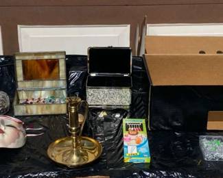 008 Mystery Lot Of Jewlery Decor