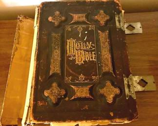 025 Atq Holy Bible