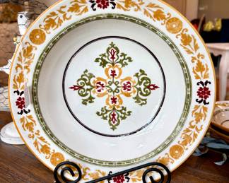 $68. Williams Sonoma Pasta set. 5 pieces. Pasta Serving bowl with 4 bowls.