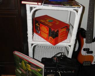Wicker Shelf, amplifier