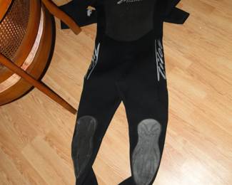 Tilos Titanium Scuba wetsuit ML and fins