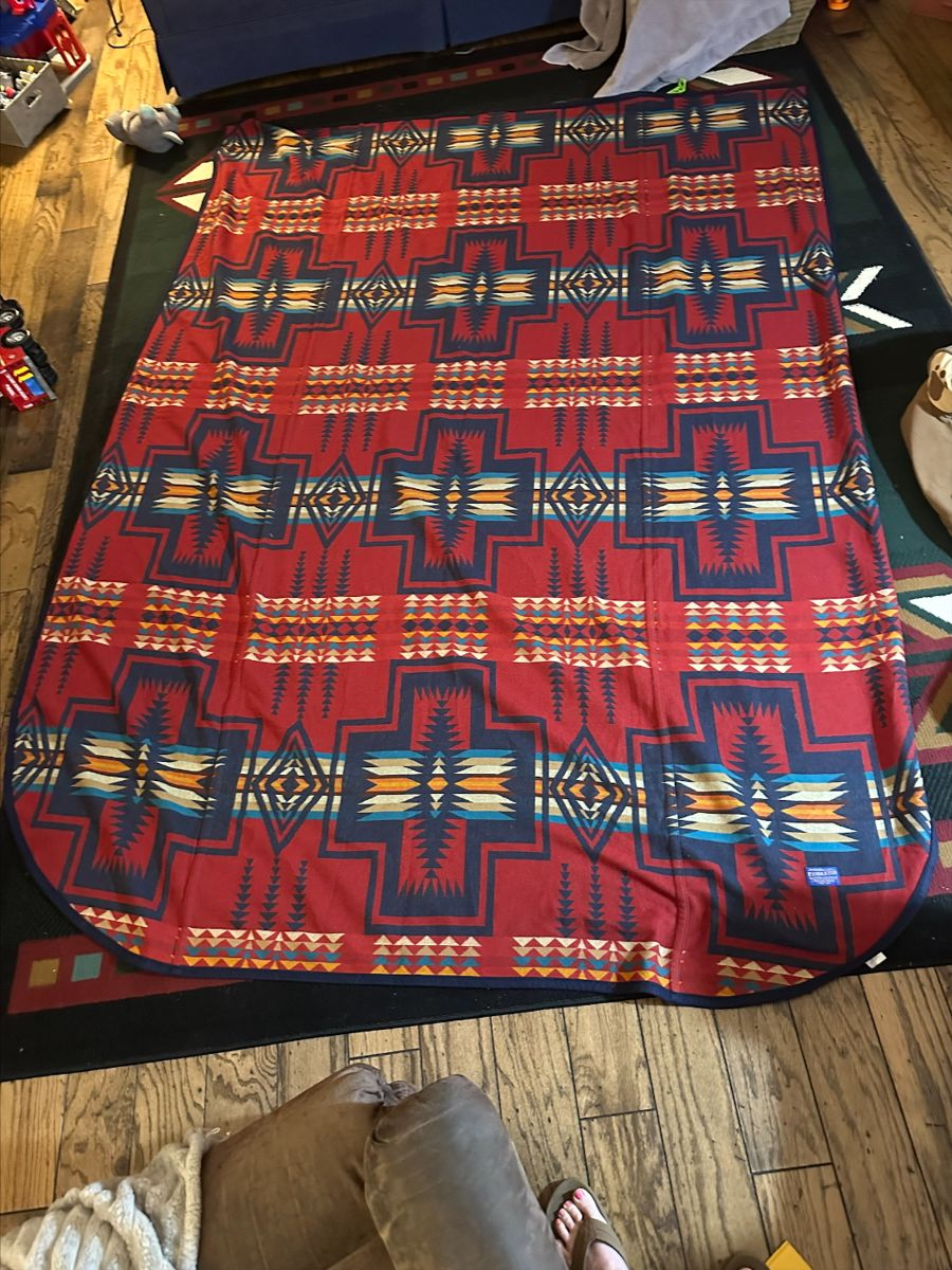 Pendleton full xl with 3 matching shams