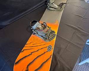 1998 454 Nomad Snowboard with Bindings