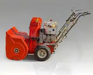 Ariens 2410 7 HP Electric Start Snow Blower, manufactured in Brillion, Wisconsin. Model number 924038, serial number 011232.
Tested and started with starter fluid assist. Working condition unknown.