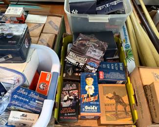 SPORTS COLLECTIBLES