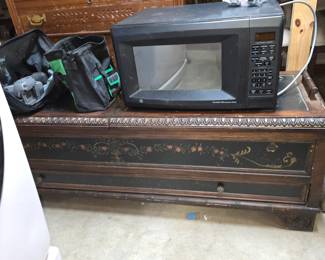 Wooden trunk
250.00