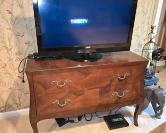 Chest of drawers
45×18 /2×31
350.00
