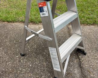 Werner 2’ Aluminum step ladder 300lb
$45.00