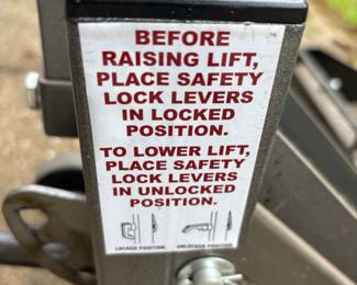 Lawn Mower Lift 300 lb hydraulic
43”w 39”d 44”t. $200.00