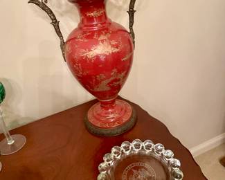 Decorative urn