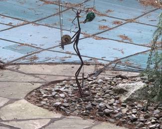 More garden art fisherman